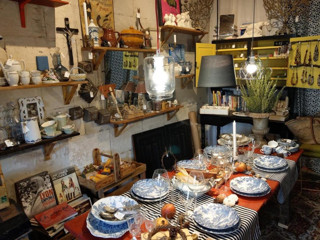 Maison D'Hotes "Les Volets Verts" Et Sa Brocante Ecueille Экстерьер фото
