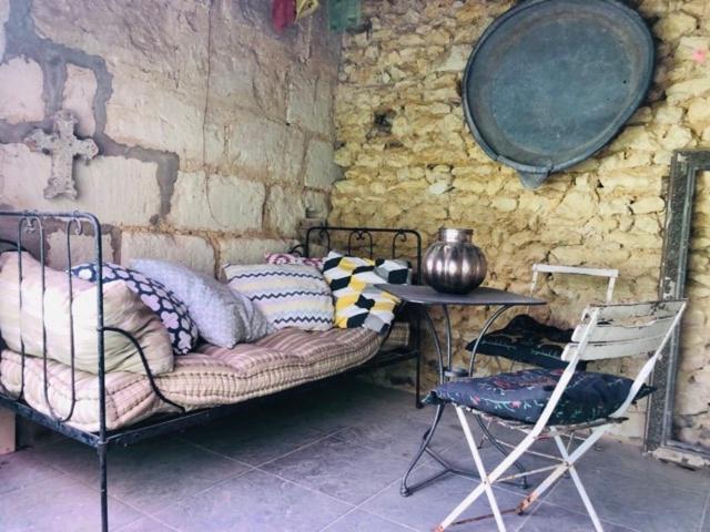 Maison D'Hotes "Les Volets Verts" Et Sa Brocante Ecueille Экстерьер фото