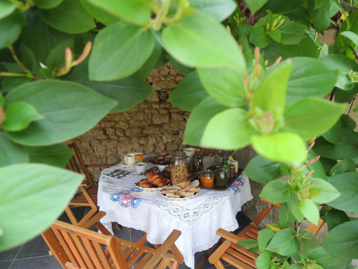 Maison D'Hotes "Les Volets Verts" Et Sa Brocante Ecueille Экстерьер фото