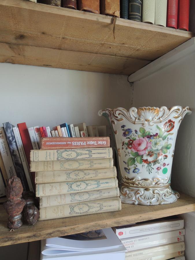 Maison D'Hotes "Les Volets Verts" Et Sa Brocante Ecueille Экстерьер фото