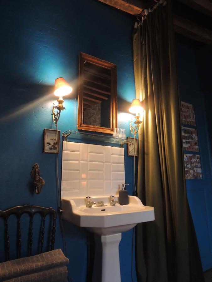 Maison D'Hotes "Les Volets Verts" Et Sa Brocante Ecueille Экстерьер фото